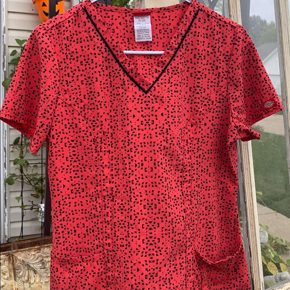 Sz sm dickies scrub top.